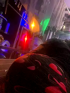 gurlnips online show from November 2025 08:07:01 AM