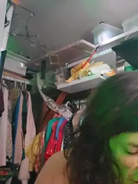 gurlnips online show from January 2026 04:43:01 PM