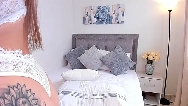 Snapshot of DarlinJones chatting on September 2025 06:46:01 PM DarlinJones online show from September 2025 06:46:01 PM