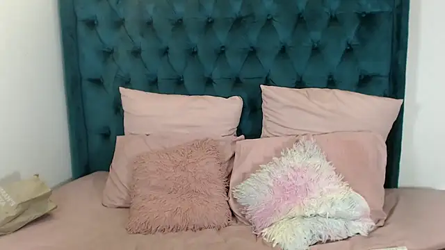 1Blackertheberry1 online show from December 2024 03:23:02 AM