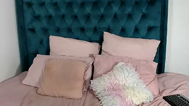 1Blackertheberry1 online show from February 2025 08:24:01 PM