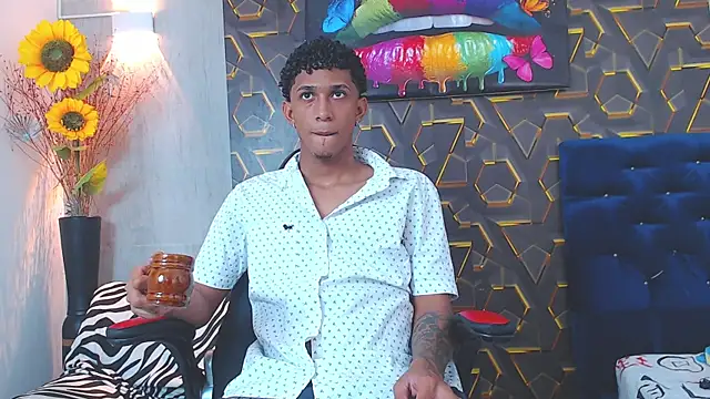 dominic smith  online show from October 2025 09:45:01 PM