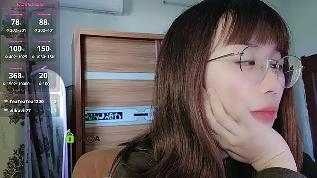Snapshot of Lili_666 chatting on December 2024 08:00:02 AM Lili 666 online show from December 2024 08:00:02 AM