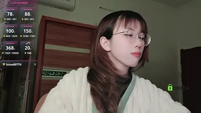 Snapshot of Lili_666 chatting on January 2025 04:44:01 PM Lili 666 online show from January 2025 04:44:01 PM