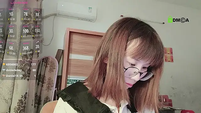 Snapshot of Lili_666 chatting on February 2025 08:39:01 AM Lili 666 online show from February 2025 08:39:01 AM