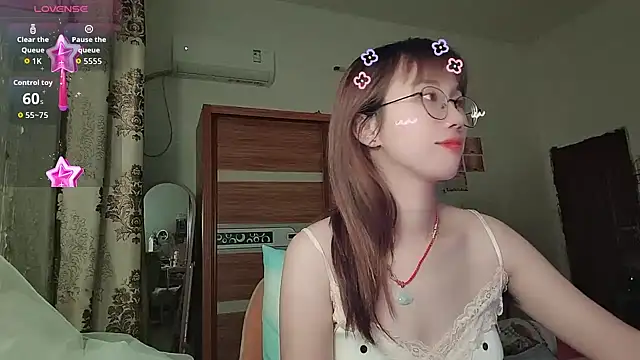 Snapshot of Lili_666 chatting on June 2026 03:47:01 PM Lili 666 online show from June 2026 03:47:01 PM