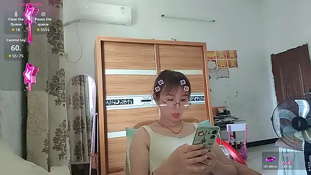 Snapshot of Lili_666 chatting on July 2026 06:52:01 AM Lili 666 online show from July 2026 06:52:01 AM