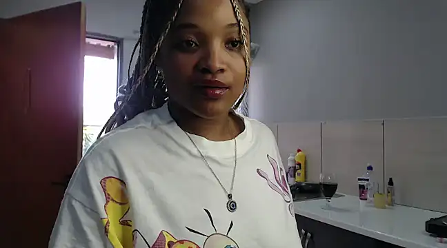 Snapshot of CREAMYCUPCAKExxx chatting on December 2024 03:43:02 PM CREAMYCUPCAKExxx online show from December 2024 03:43:02 PM