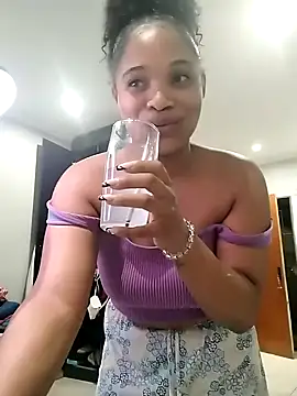 Snapshot of CREAMYCUPCAKExxx chatting on January 2025 09:39:01 PM CREAMYCUPCAKExxx online show from January 2025 09:39:01 PM
