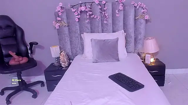 Chleo   online show from February 2026 01:07:01 PM