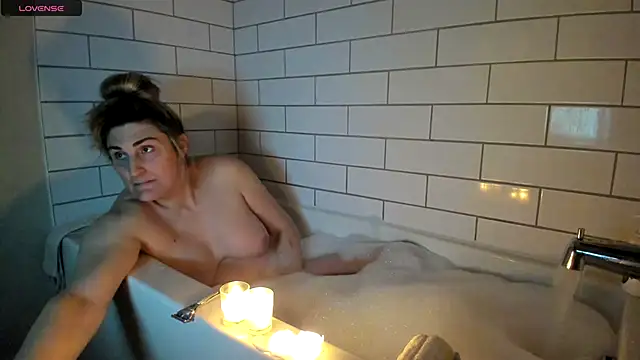 Snapshot of ImLeanneLawson chatting on February 2025 11:41:02 PM ImLeanneLawson online show from February 2025 11:41:02 PM