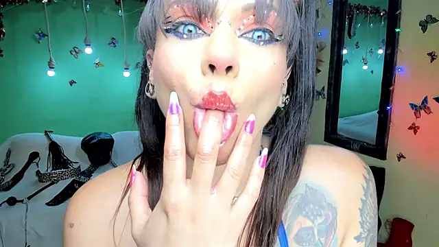 Snapshot of angelina_james_ chatting on May 2026 08:07:01 PM angelina james online show from May 2026 08:07:01 PM