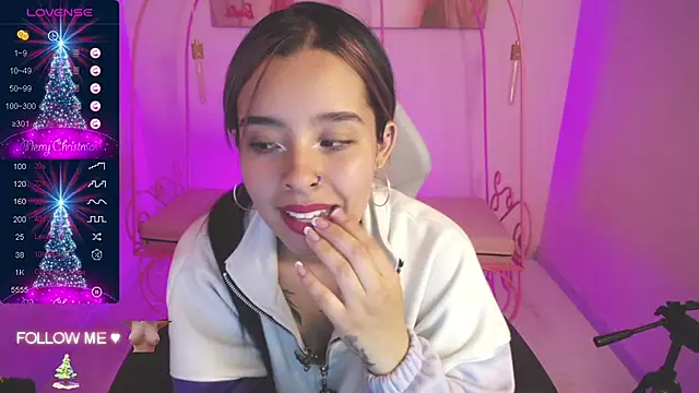Mia Lopez  online show from December 2024 03:54:02 PM