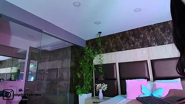 sophie starx online show from January 2025 04:41:01 AM