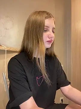 MollyDolle online show from May 2026 04:23:01 PM