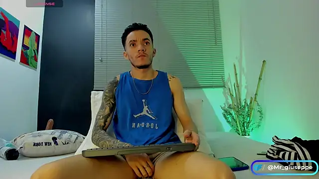 Snapshot of Tylergiuseppe_ chatting on December 2024 11:28:02 PM Tylergiuseppe online show from December 2024 11:28:02 PM