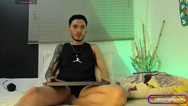 Snapshot of Tylergiuseppe_ chatting on January 2025 04:49:02 AM Tylergiuseppe online show from January 2025 04:49:02 AM