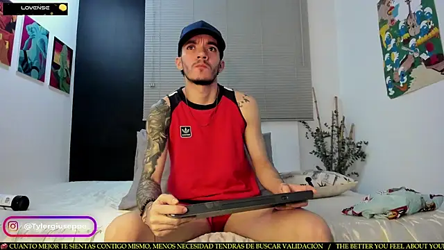 Snapshot of Tylergiuseppe_ chatting on February 2025 09:37:01 PM Tylergiuseppe online show from February 2025 09:37:01 PM