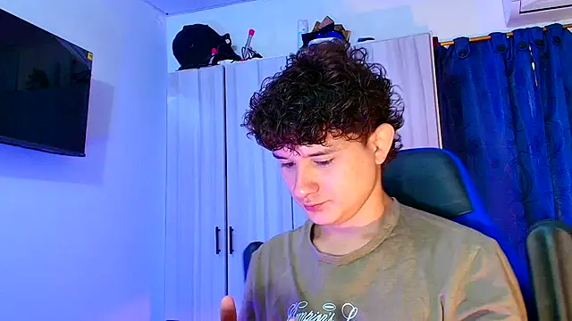 Snapshot of Nathan_Bluee chatting on December 2025 04:46:02 PM Nathan Bluee online show from December 2025 04:46:02 PM