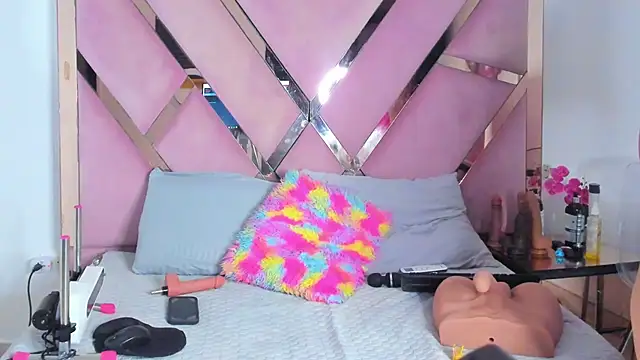 Freyaht online show from November 2025 05:45:02 AM