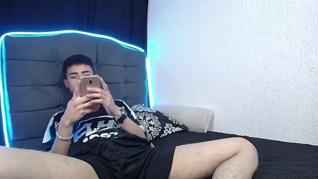 Snapshot of sexybat_twink chatting on December 2024 11:06:02 PM sexybat twink online show from December 2024 11:06:02 PM