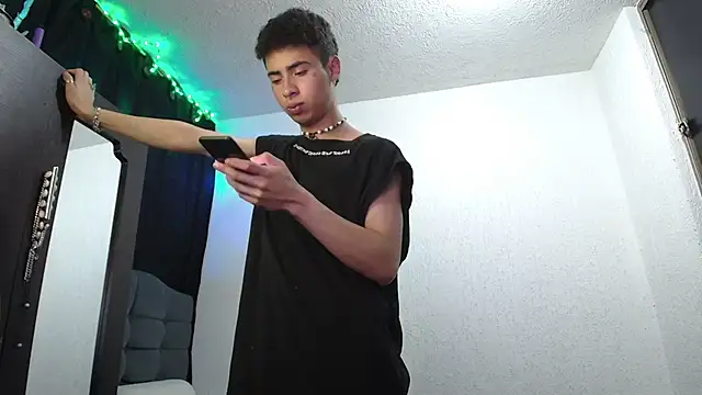 Snapshot of sexybat_twink chatting on January 2025 11:48:01 PM sexybat twink online show from January 2025 11:48:01 PM