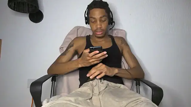 Snapshot of Skinnyblackman chatting on June 2026 02:32:02 AM Skinnyblackman online show from June 2026 02:32:02 AM