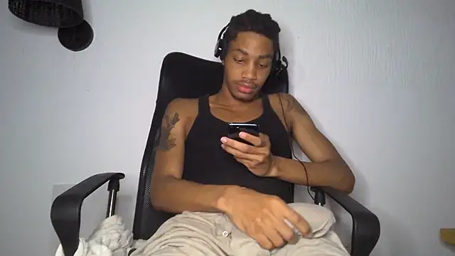 Snapshot of Skinnyblackman chatting on June 2026 04:43:02 AM Skinnyblackman online show from June 2026 04:43:02 AM