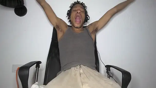 Snapshot of Skinnyblackman chatting on June 2026 12:46:02 AM Skinnyblackman online show from June 2026 12:46:02 AM