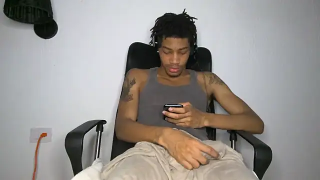 Snapshot of Skinnyblackman chatting on June 2026 04:13:01 AM Skinnyblackman online show from June 2026 04:13:01 AM
