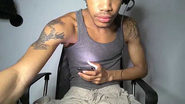 Snapshot of Skinnyblackman chatting on July 2026 04:06:02 AM Skinnyblackman online show from July 2026 04:06:02 AM