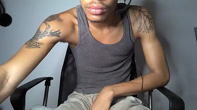 Snapshot of Skinnyblackman chatting on July 2026 02:46:02 AM Skinnyblackman online show from July 2026 02:46:02 AM