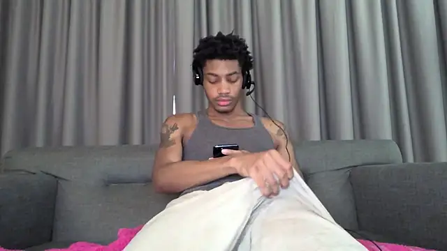 Snapshot of Skinnyblackman chatting on July 2026 11:37:01 PM Skinnyblackman online show from July 2026 11:37:01 PM