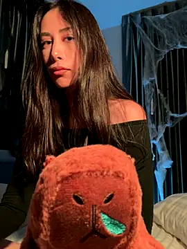 Sophiehii online show from November 2025 04:50:01 PM