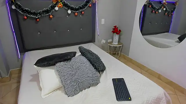 emma lye online show from December 2024 02:38:02 PM