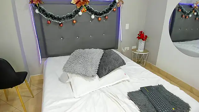 emma lye online show from December 2024 03:05:02 AM