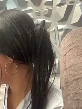 Larabrooks online show from October 2025 06:14:02 PM