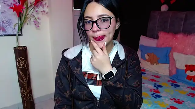 Violettasquirt online show from November 2025 01:43:01 PM