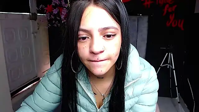 Violettasquirt online show from March 2026 01:39:01 PM