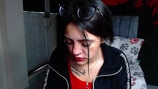 Violettasquirt online show from April 2026 01:41:01 PM