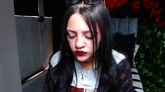 Violettasquirt online show from April 2026 01:28:01 PM