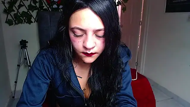 Violettasquirt online show from June 2026 01:46:01 PM