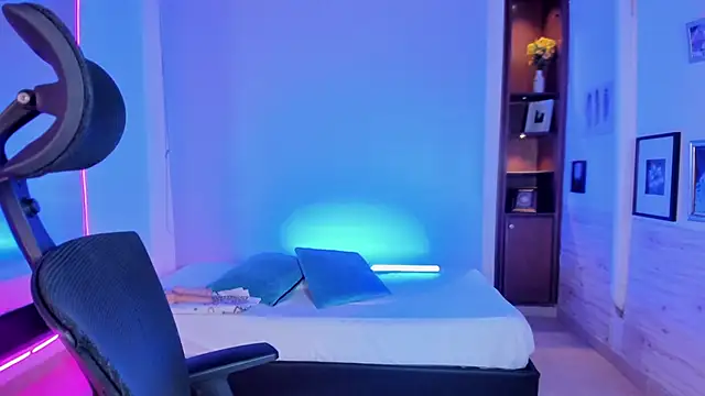 Snapshot of Susann_Ross chatting on January 2025 11:04:02 AM Susann Ross online show from January 2025 11:04:02 AM