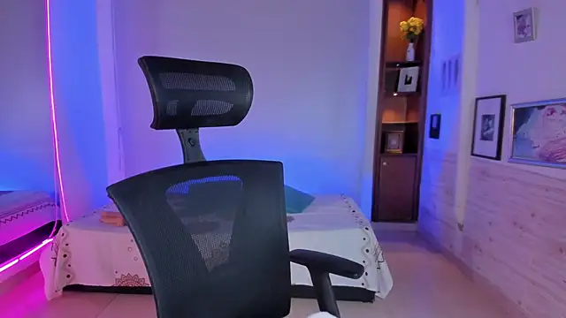 Snapshot of Susann_Ross chatting on January 2025 11:00:02 AM Susann Ross online show from January 2025 11:00:02 AM