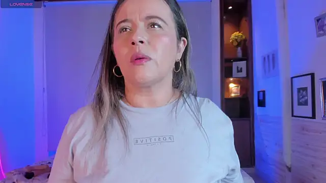 Snapshot of Susann_Ross chatting on February 2025 12:43:02 PM Susann Ross online show from February 2025 12:43:02 PM