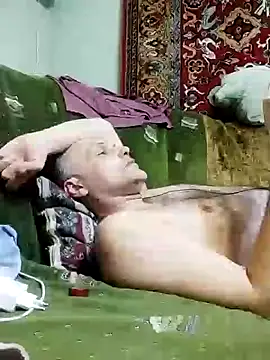 Snapshot of Pineapple04 chatting on March 2025 03:38:02 PM Pineapple04 online show from March 2025 03:38:02 PM