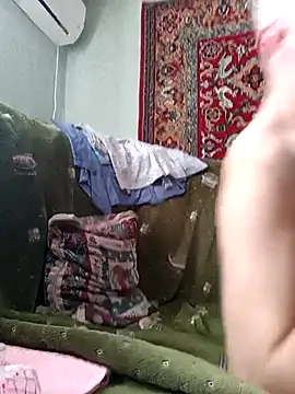 Snapshot of Pineapple04 chatting on September 2025 06:57:02 AM Pineapple04 online show from September 2025 06:57:02 AM