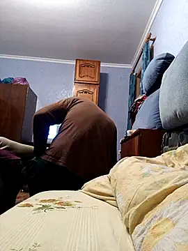 Snapshot of Pineapple04 chatting on September 2025 05:18:02 PM Pineapple04 online show from September 2025 05:18:02 PM