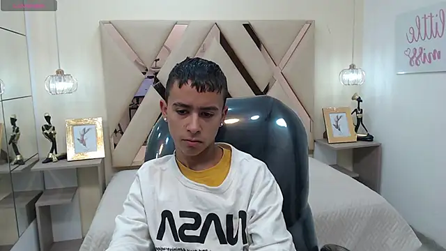 Xavii18 online show from January 2025 12:18:01 PM