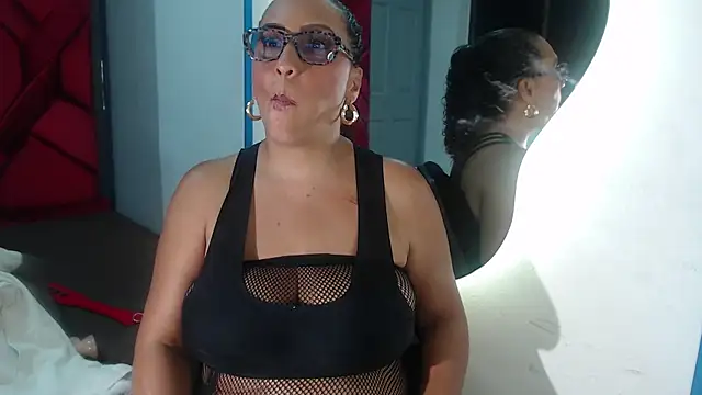 EvaMills1 online show from February 2025 03:18:01 PM